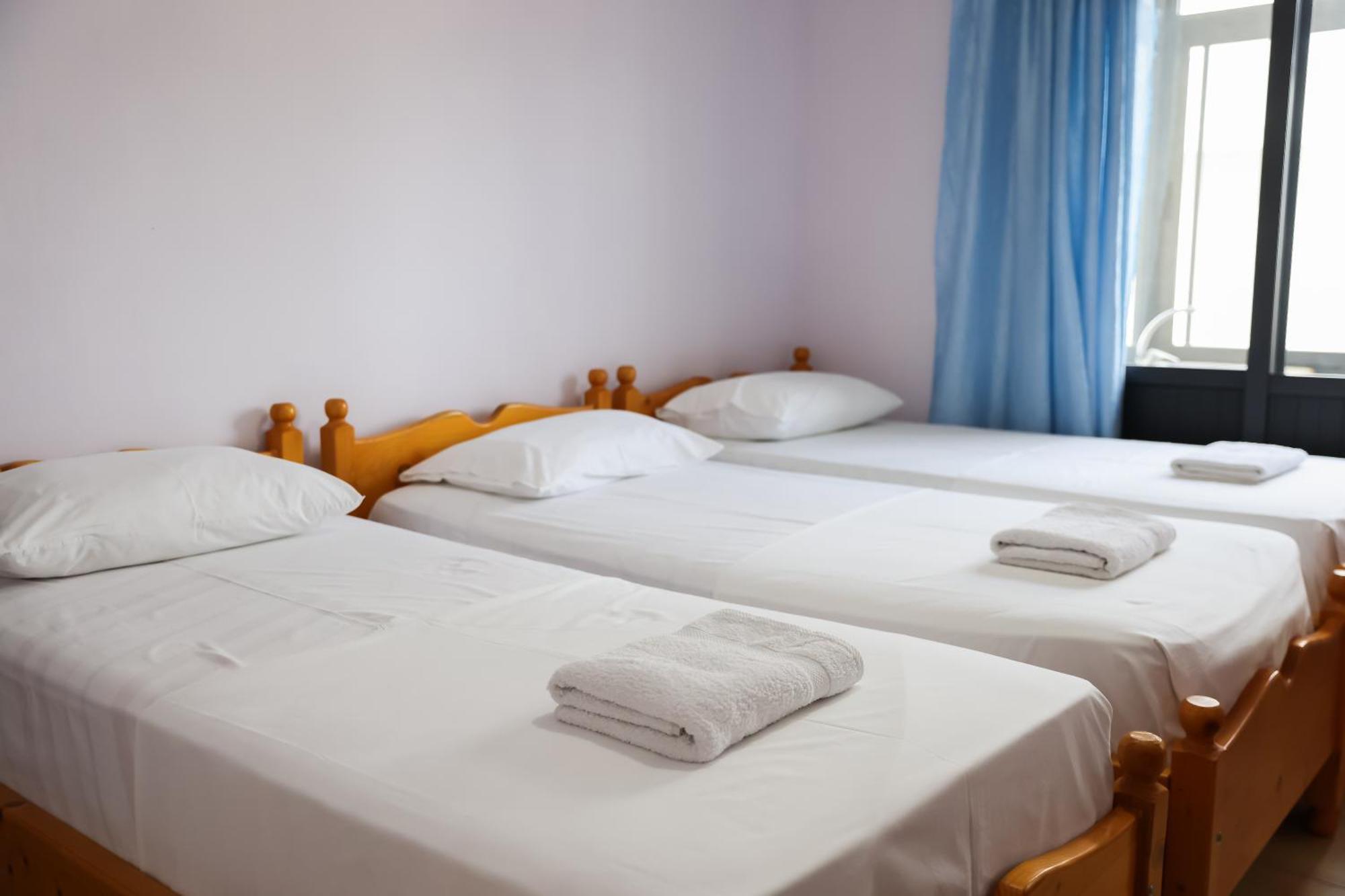 Haka Guesthouse Голем Екстериор снимка